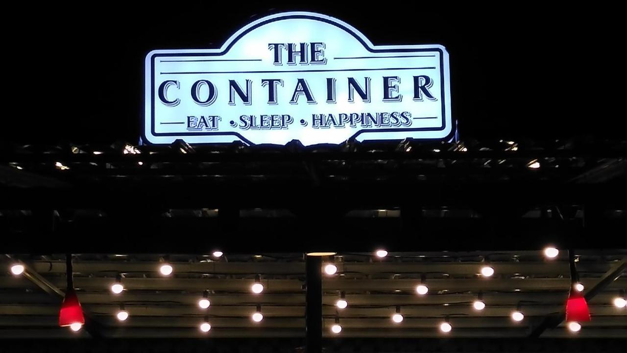 Hotel The Container à Labuan Bajo Extérieur photo